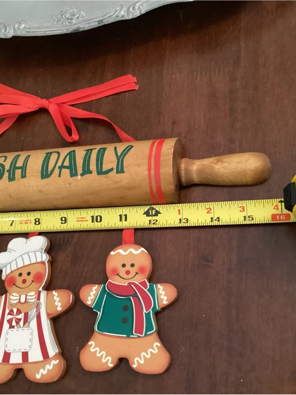Holiday Gingerbread Fresh Daily Wall Hanging - Red Ribbon Accents